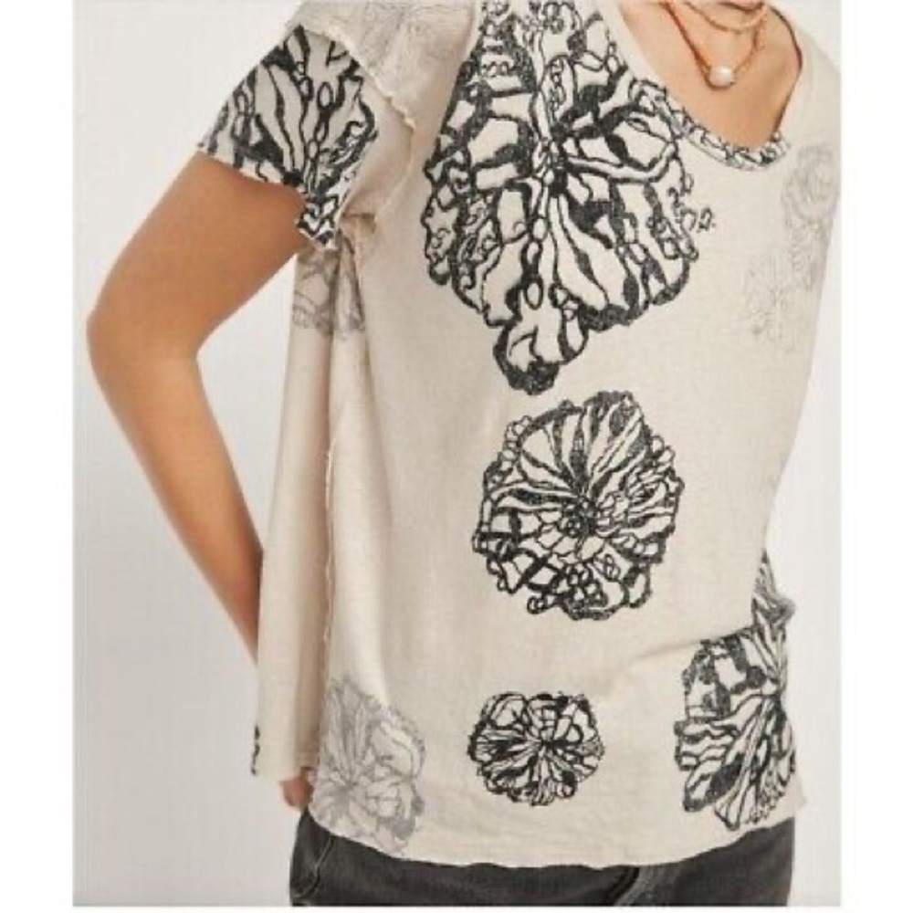Pilcro Cream and Black Boxy Short Sleeve Tee